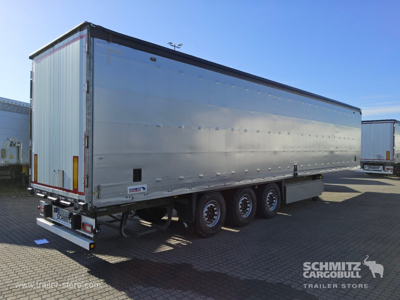 Schmitz Cargobull Curtainsider Standard Getränke 