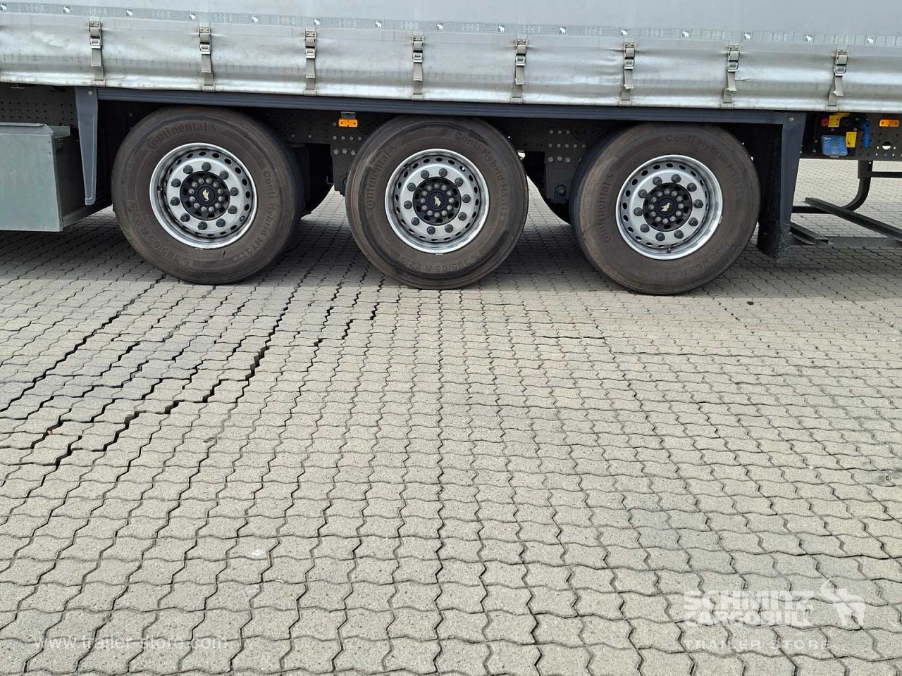 Schmitz Cargobull Curtainsider Standard Getränke 