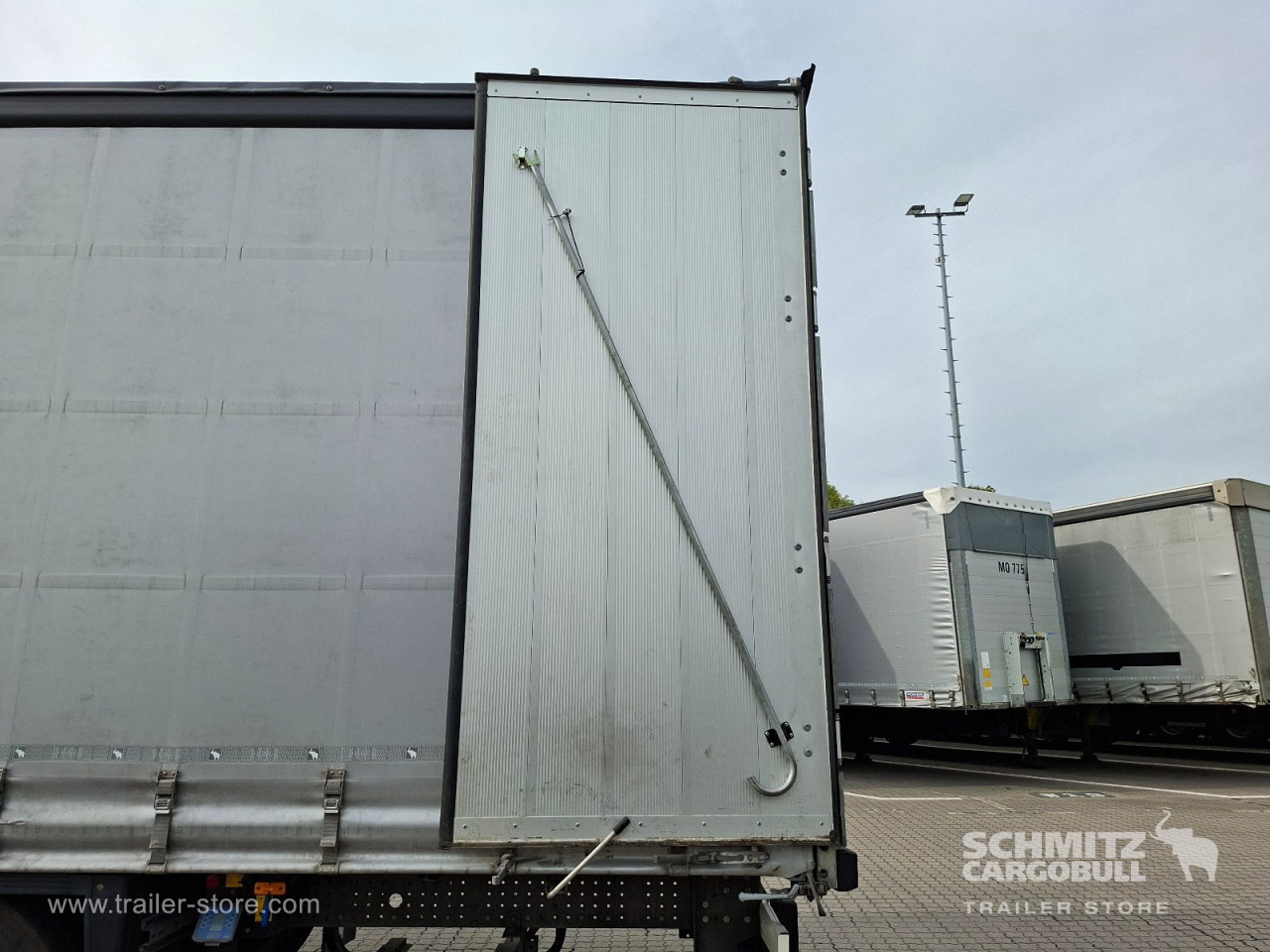 Schmitz Cargobull Curtainsider Standard Getränke 