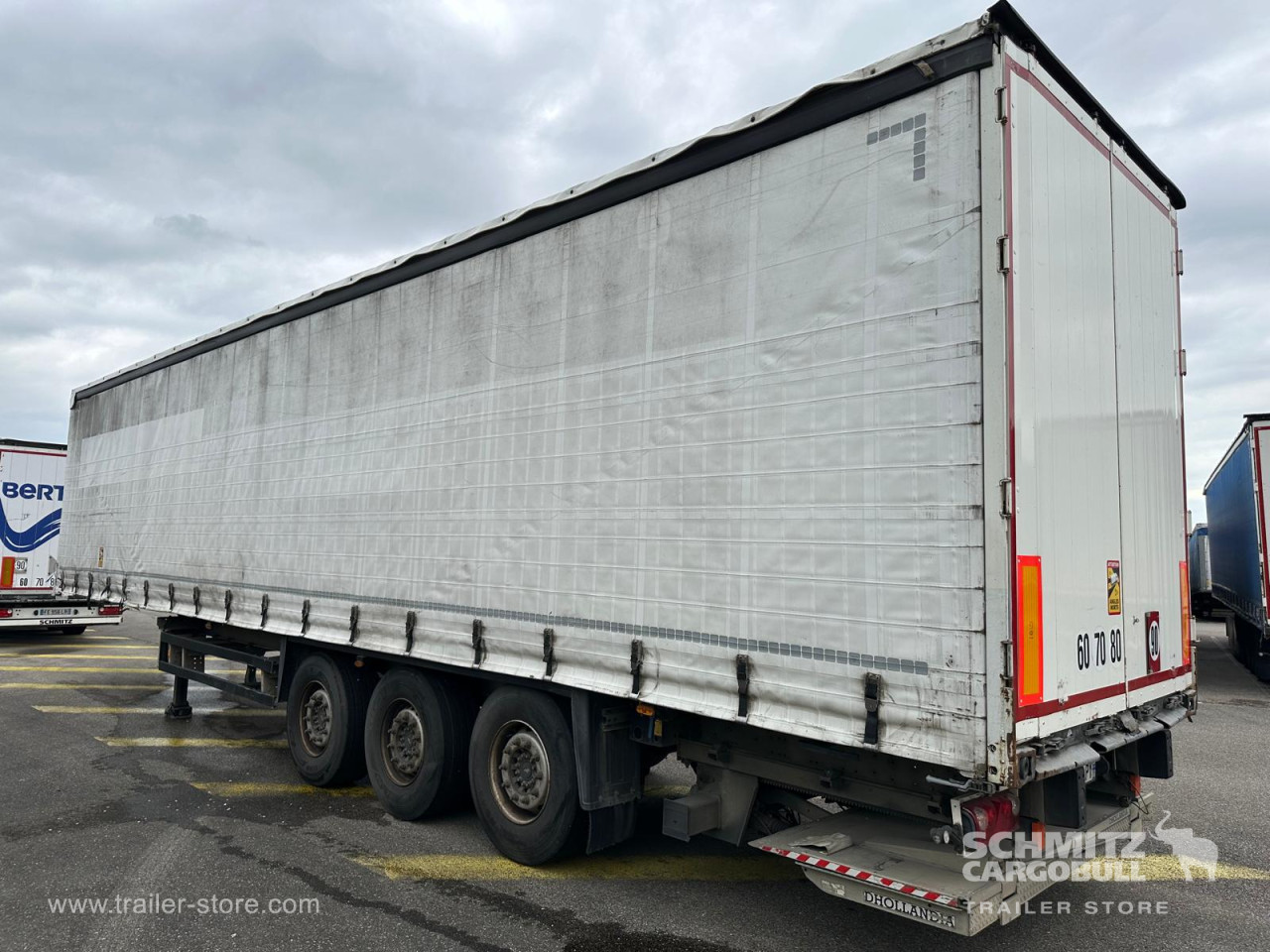 Schmitz Cargobull Semitrailer Curtainsider Standard Hayon 