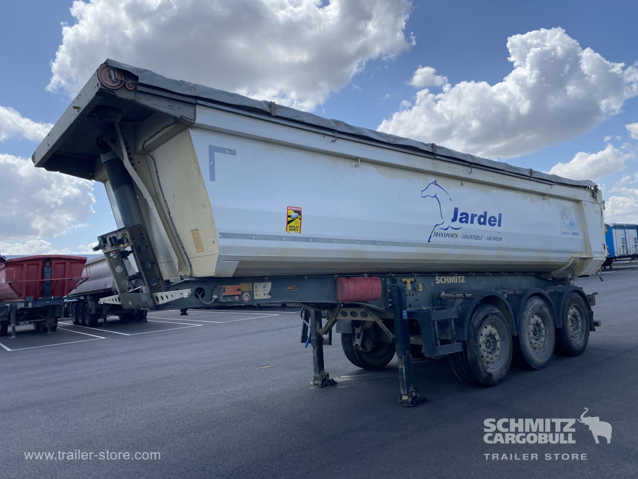 Schmitz Cargobull Semitrailer Tipper Steel half pipe body 24m³ 