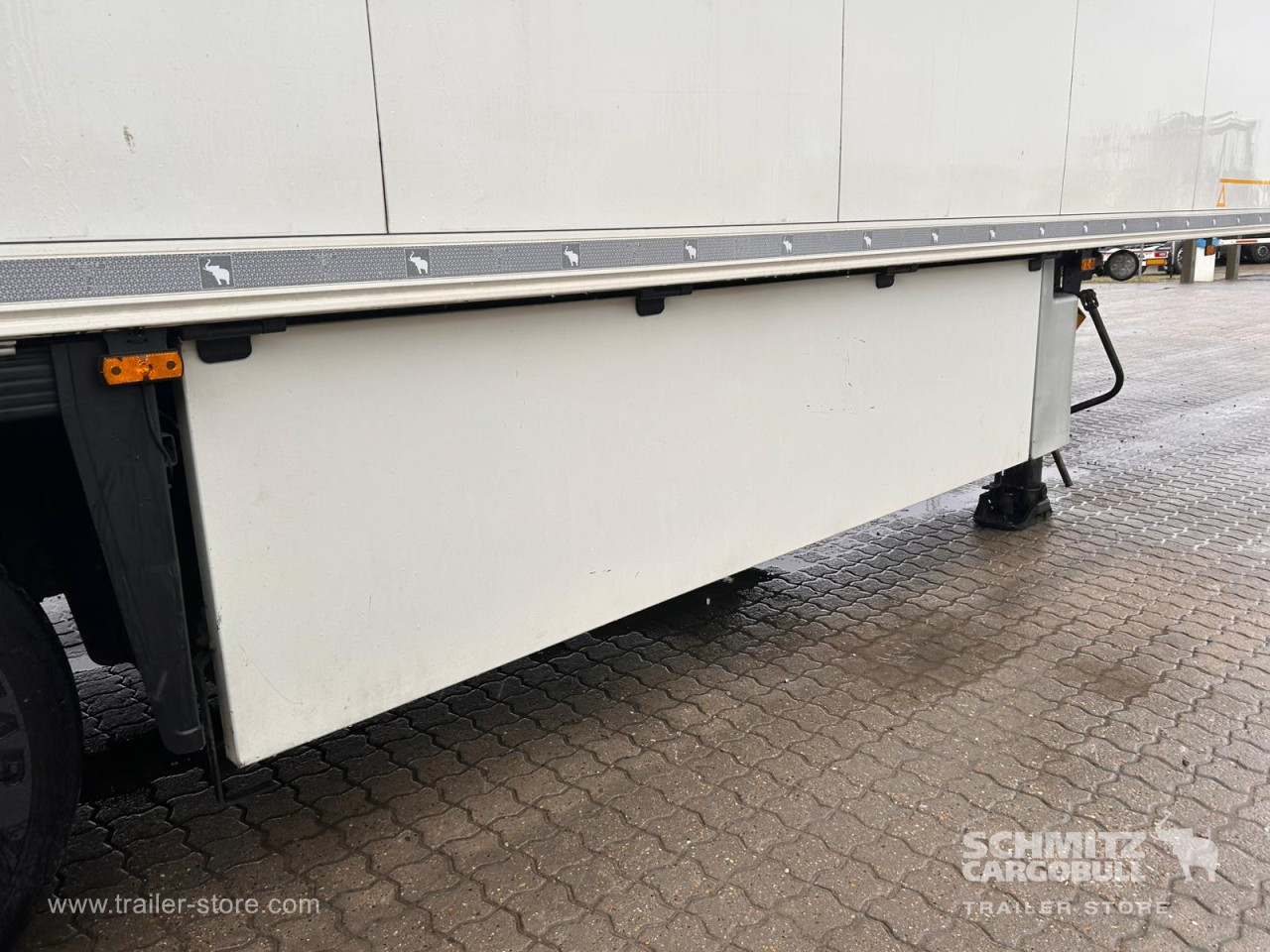 Schmitz Cargobull Reefer Meat hanging system 