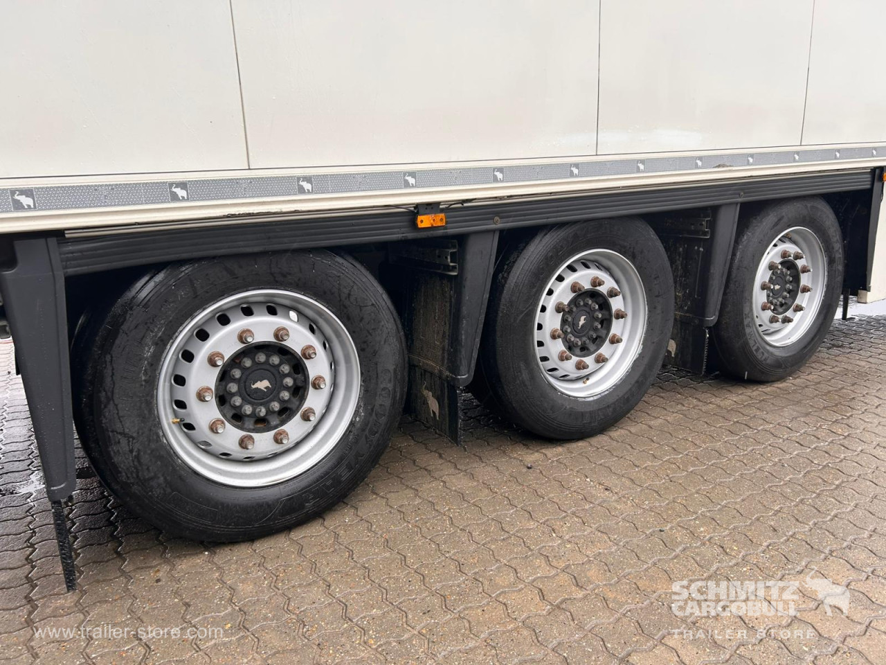 Schmitz Cargobull Reefer Meat hanging system 