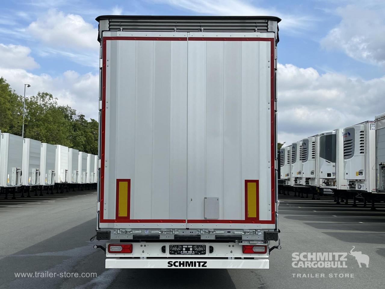 Schmitz Cargobull Curtainsider Mega Getränke 