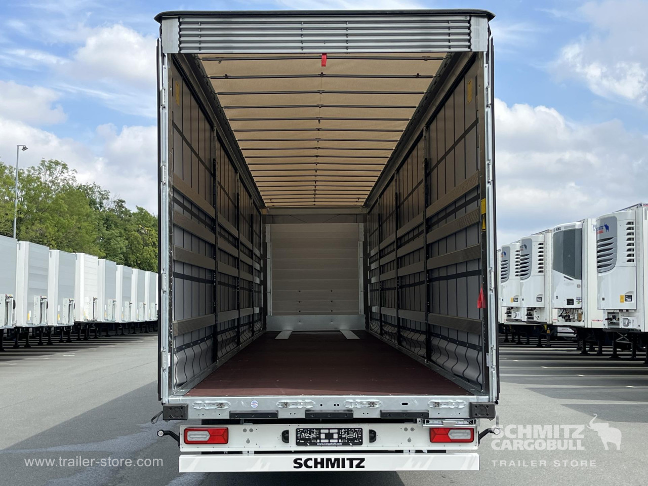 Schmitz Cargobull Curtainsider Mega Getränke 