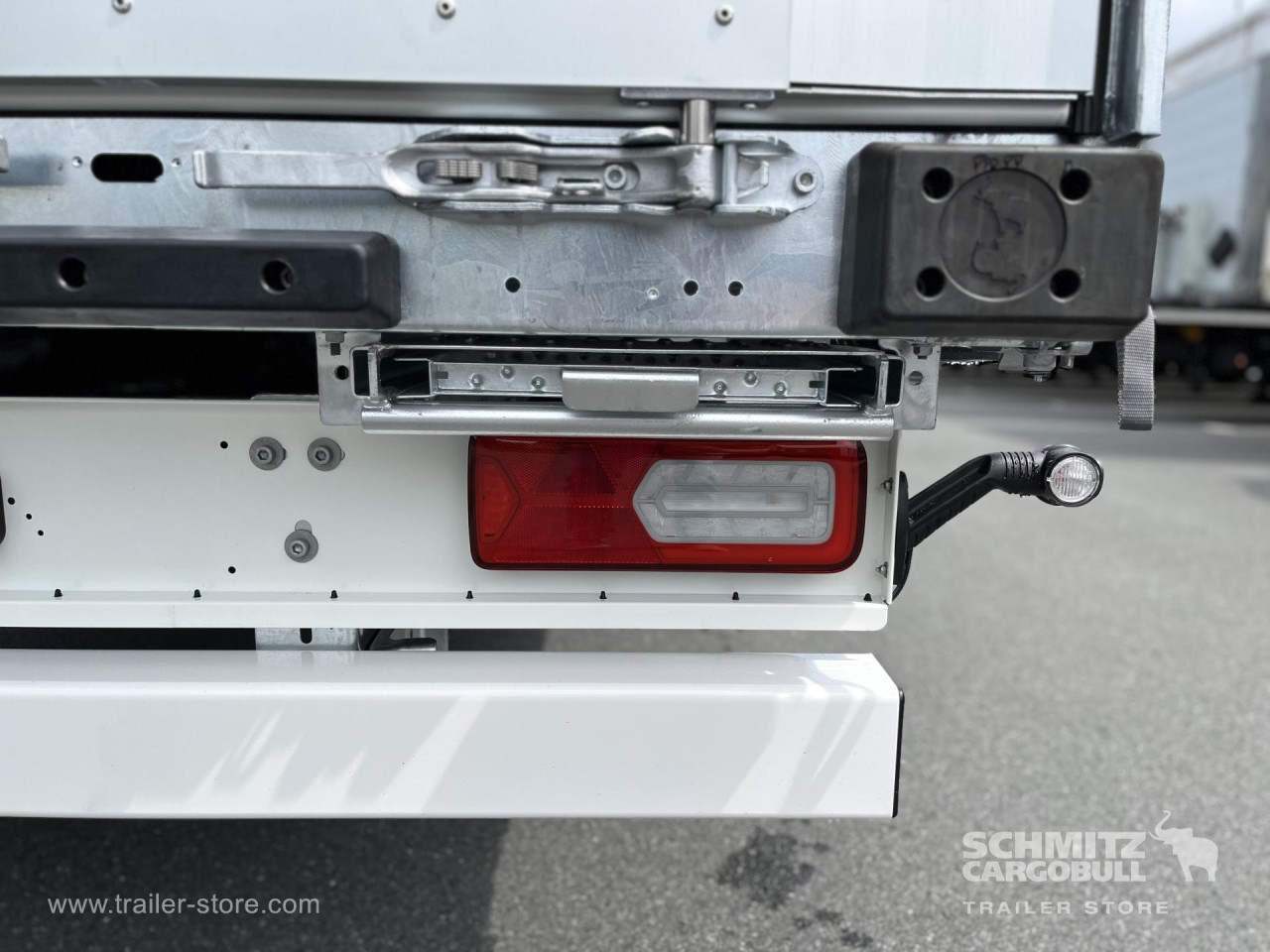 Schmitz Cargobull Curtainsider Mega Getränke 