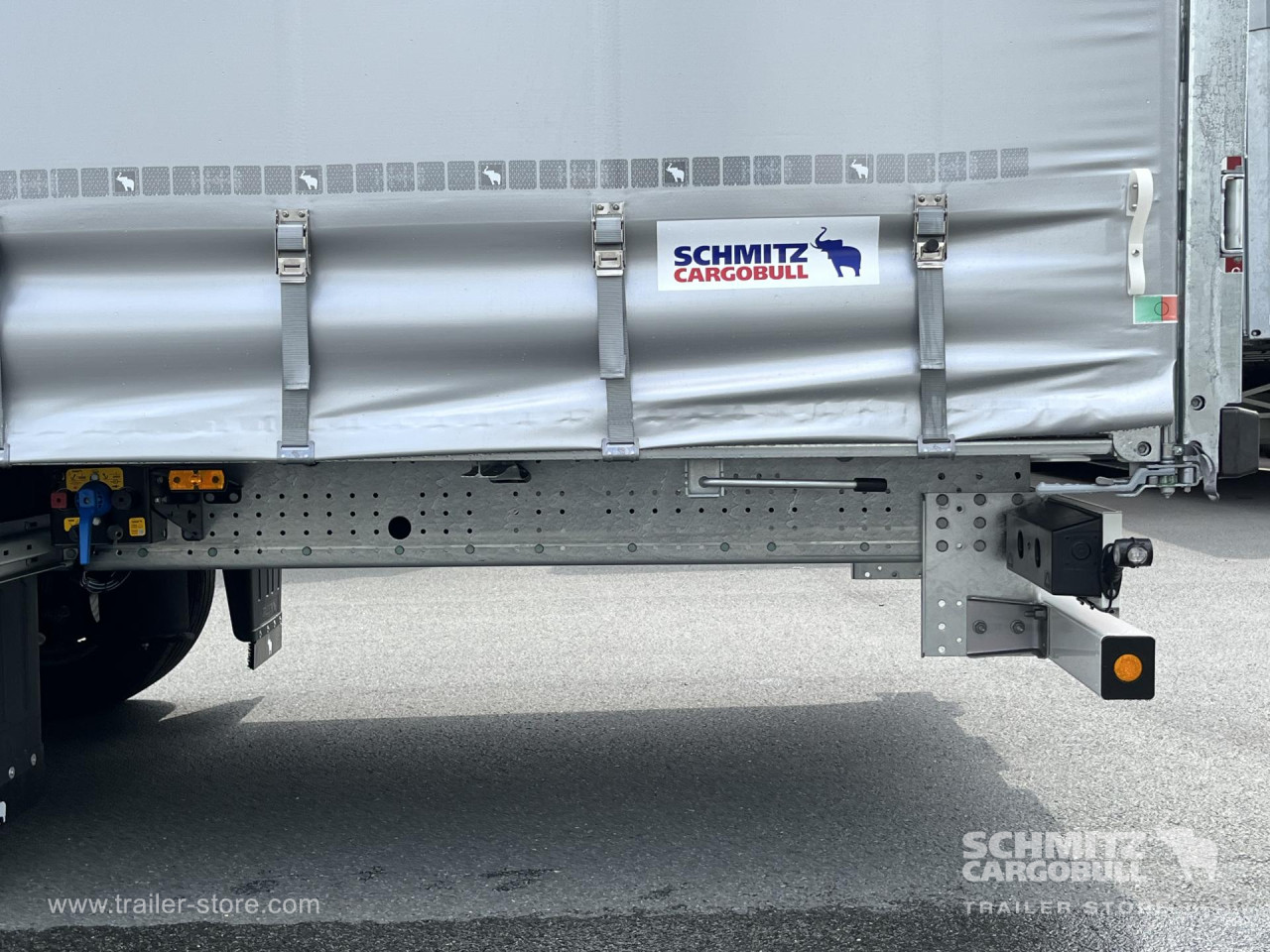 Schmitz Cargobull Curtainsider Mega Getränke 