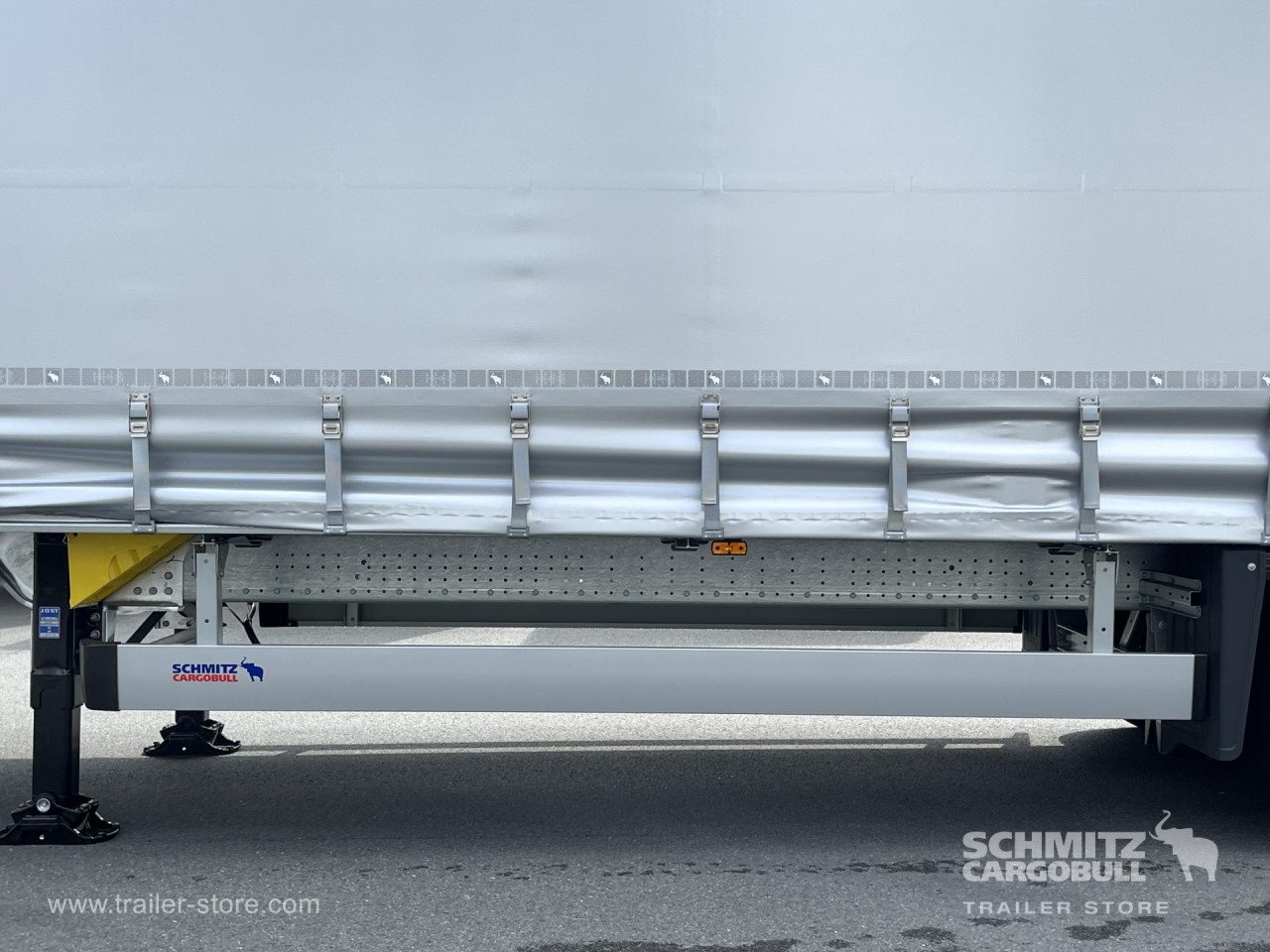Schmitz Cargobull Curtainsider Mega Getränke 