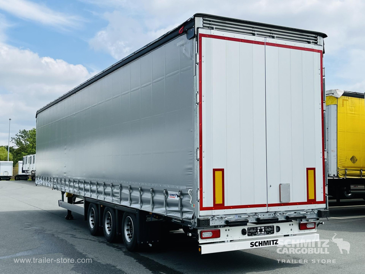 Schmitz Cargobull Curtainsider Mega Getränke 