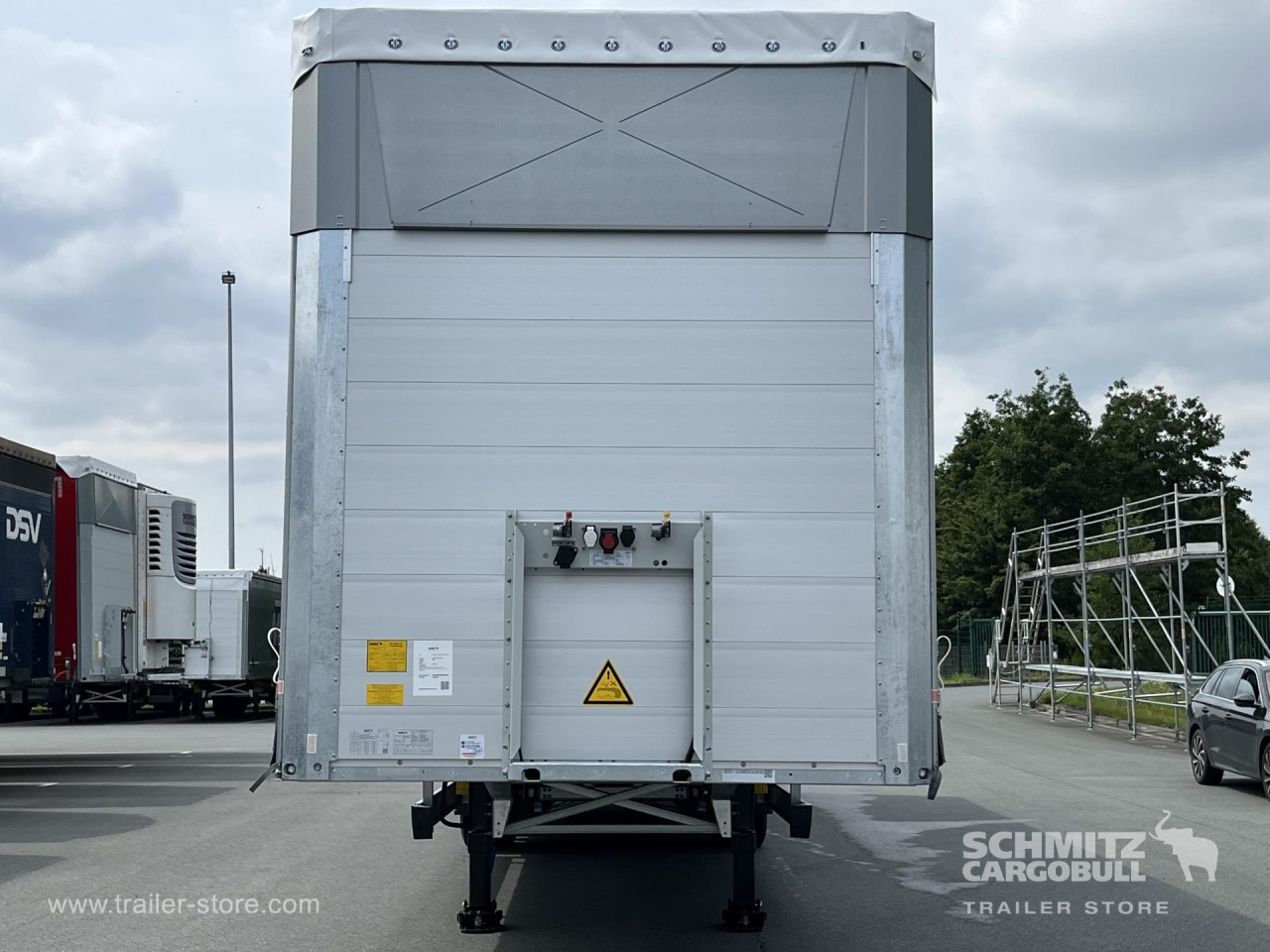 Schmitz Cargobull Curtainsider Mega Getränke 