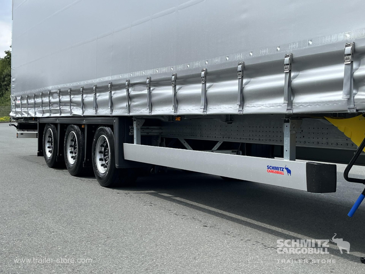 Schmitz Cargobull Curtainsider Mega Getränke 