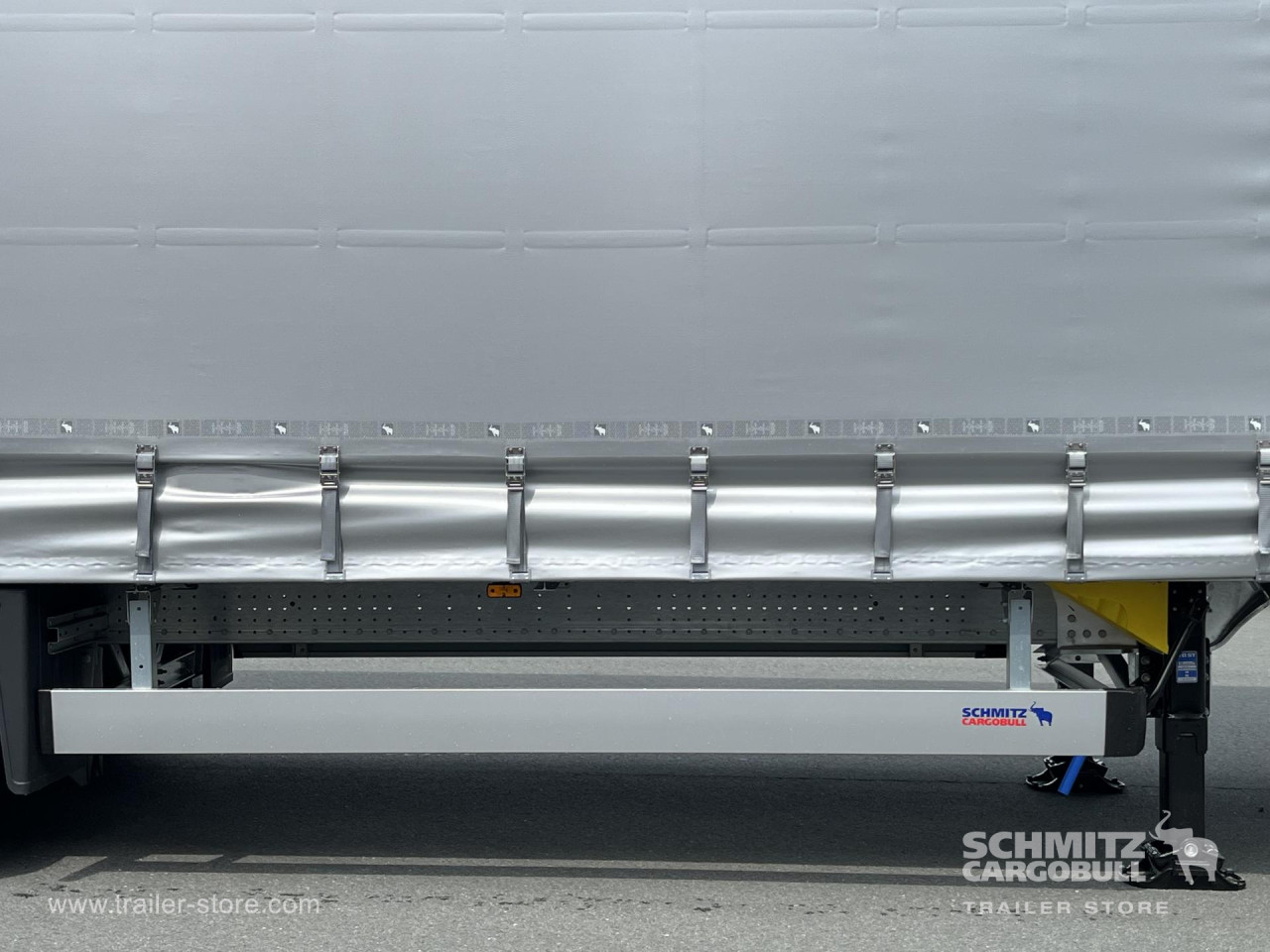 Schmitz Cargobull Curtainsider Mega Getränke 