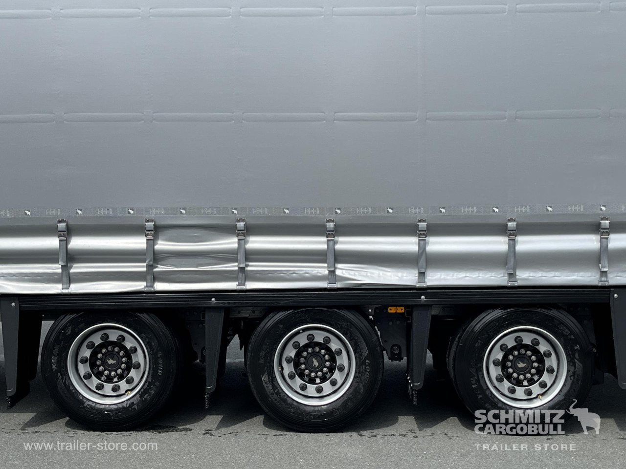Schmitz Cargobull Curtainsider Mega Getränke 