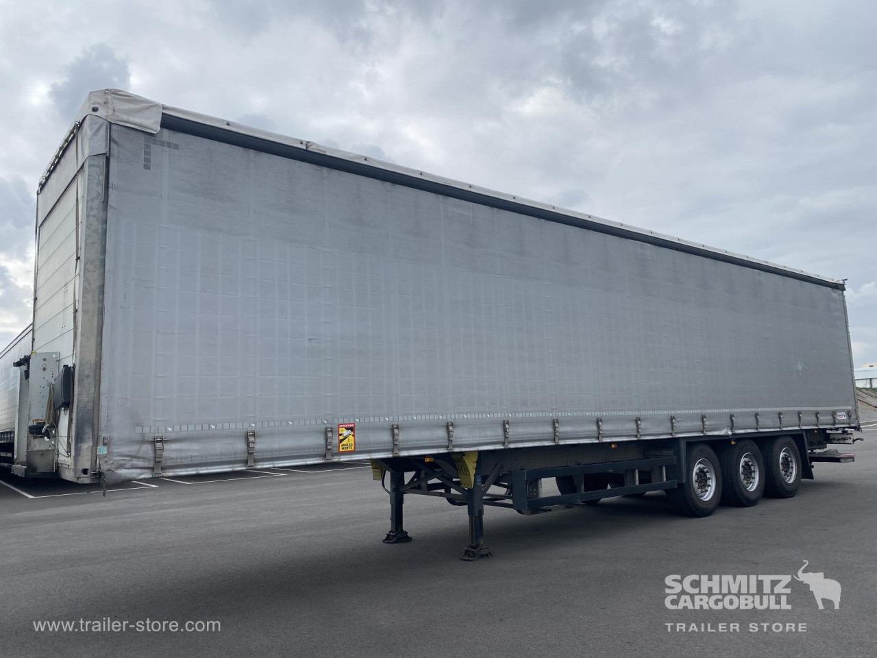 Schmitz Cargobull Semitrailer Curtainsider Standard Hayon 