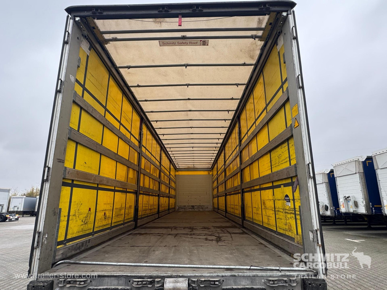 Schmitz Cargobull Curtainsider Standard 