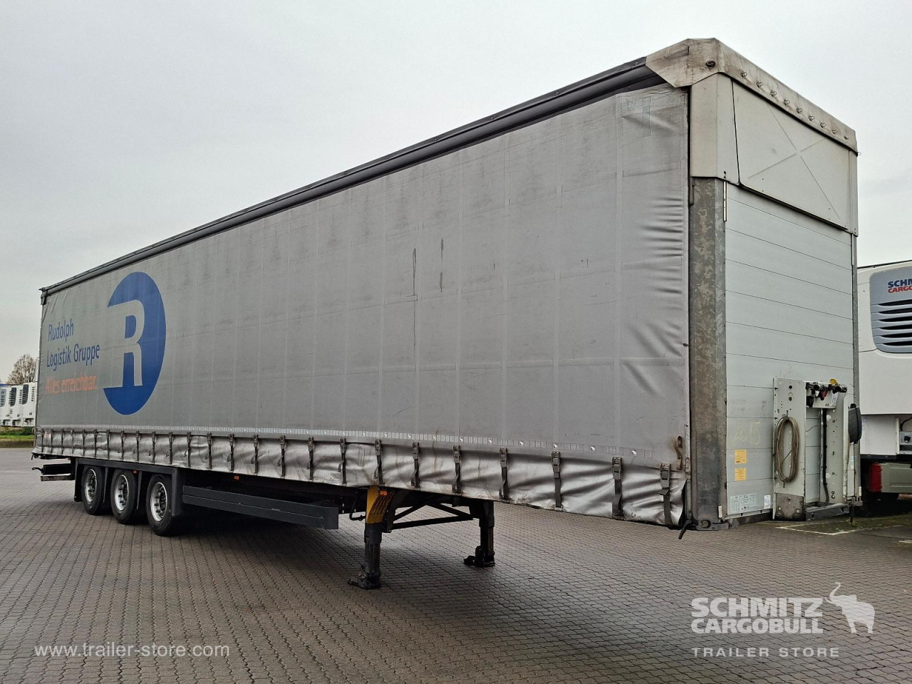 Schmitz Cargobull Curtainsider Mega Getränke 