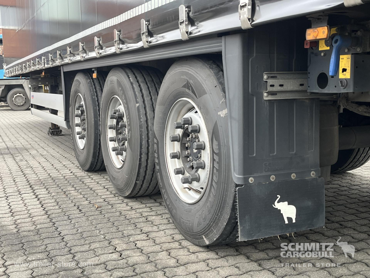 Schmitz Cargobull Curtainsider Standard Getränke 