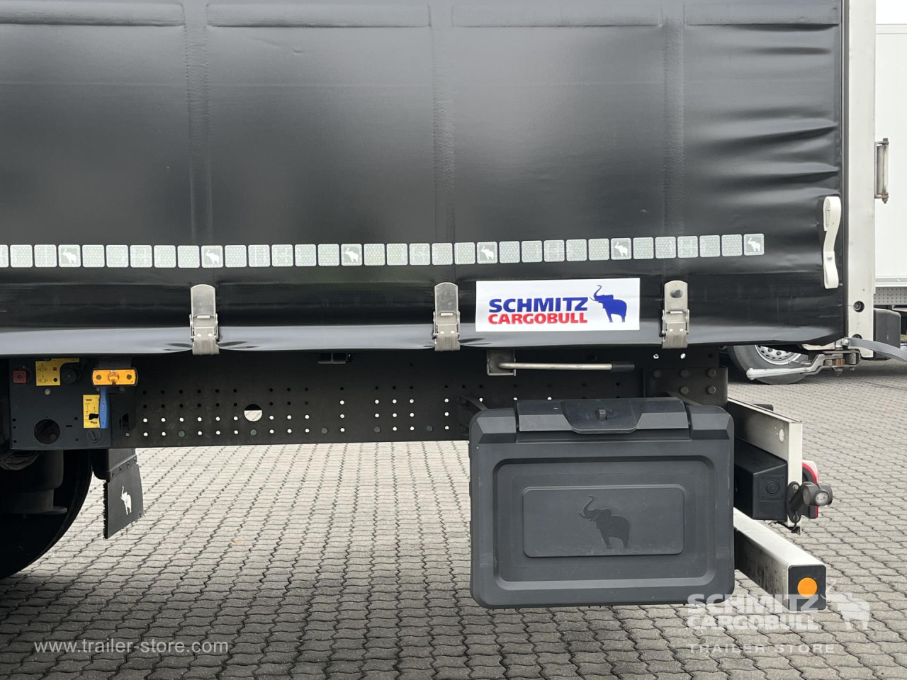 Schmitz Cargobull Curtainsider Standard Getränke 
