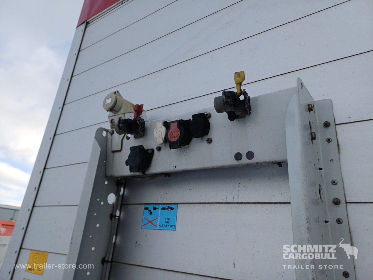Schmitz Cargobull Curtainsider Standard Ladebordwand 