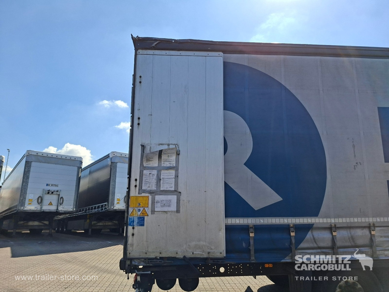 Schmitz Cargobull Curtainsider Coil Getränke 
