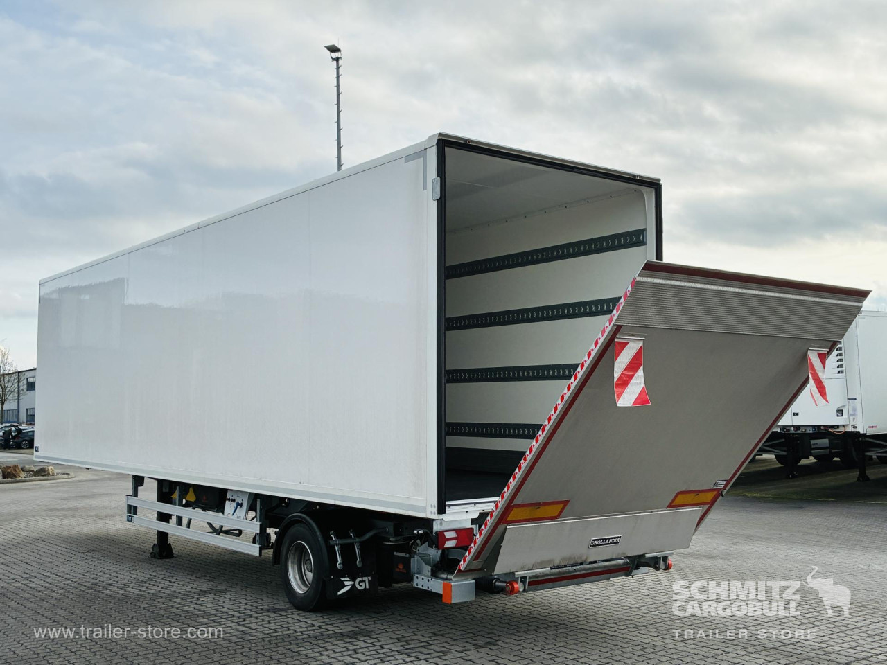GT TRAILERS Trockenfrachtkoffer Standard Ladebordwand 