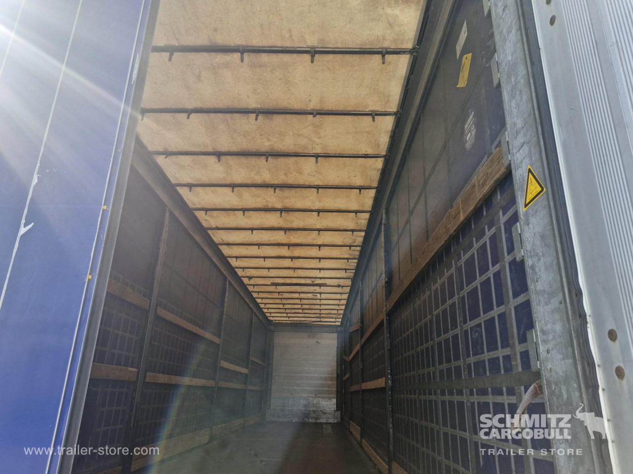 Schmitz Cargobull Curtainsider Mega 