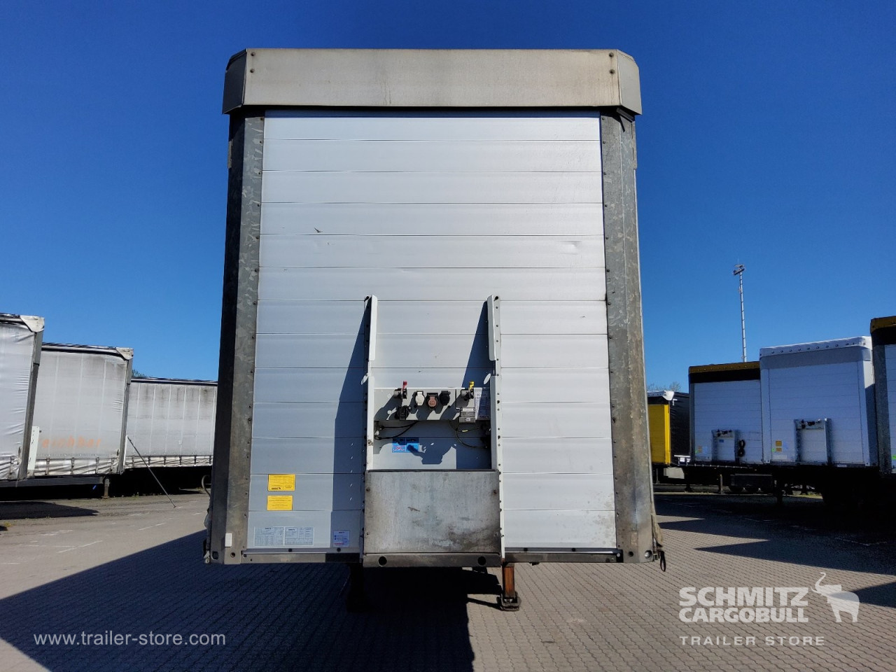 Schmitz Cargobull Curtainsider Mega Getränke 