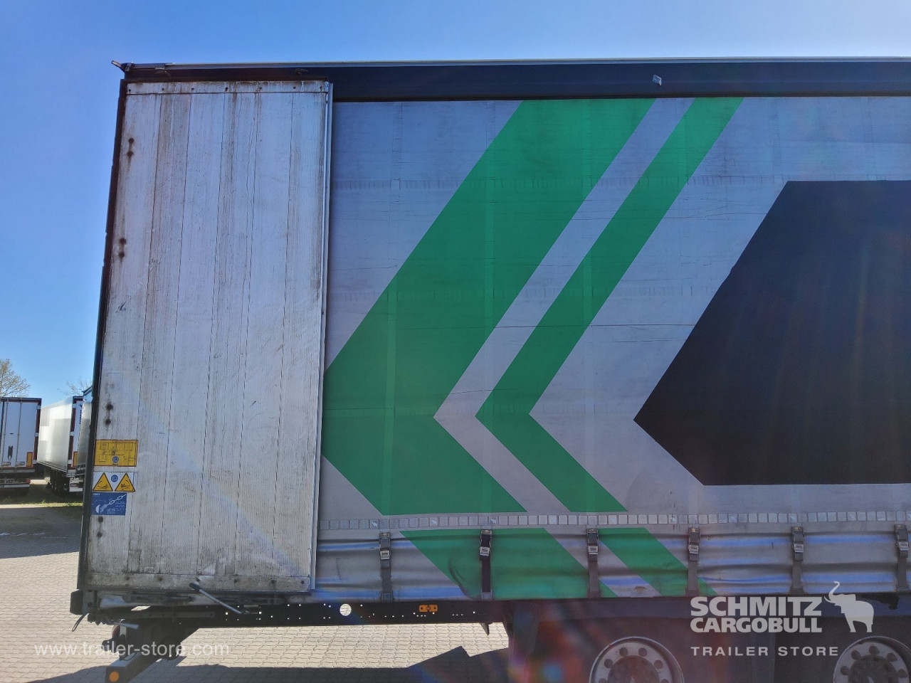 Schmitz Cargobull Curtainsider Mega Getränke 