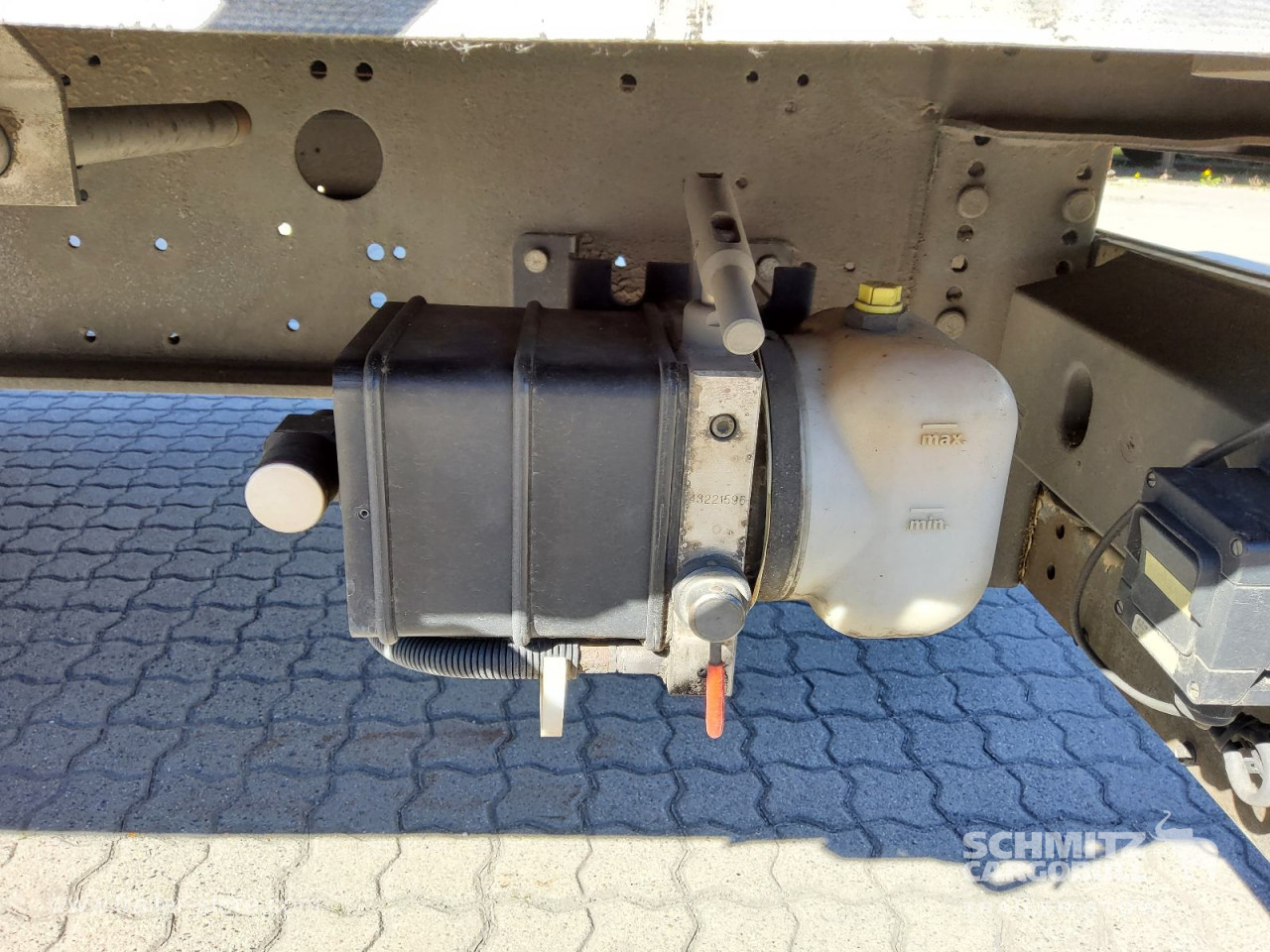 Schmitz Cargobull Curtainsider Mega Getränke 