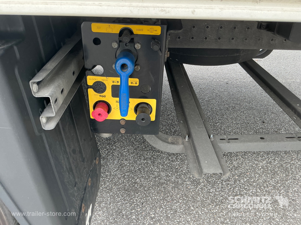 Schmitz Cargobull Reefer Meat hanging system 