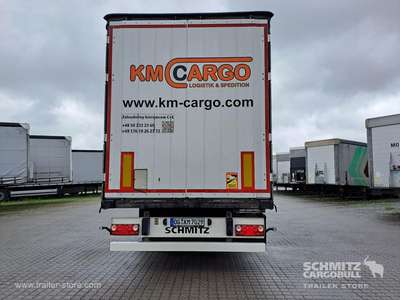 Schmitz Cargobull Curtainsider Standard Getränke 