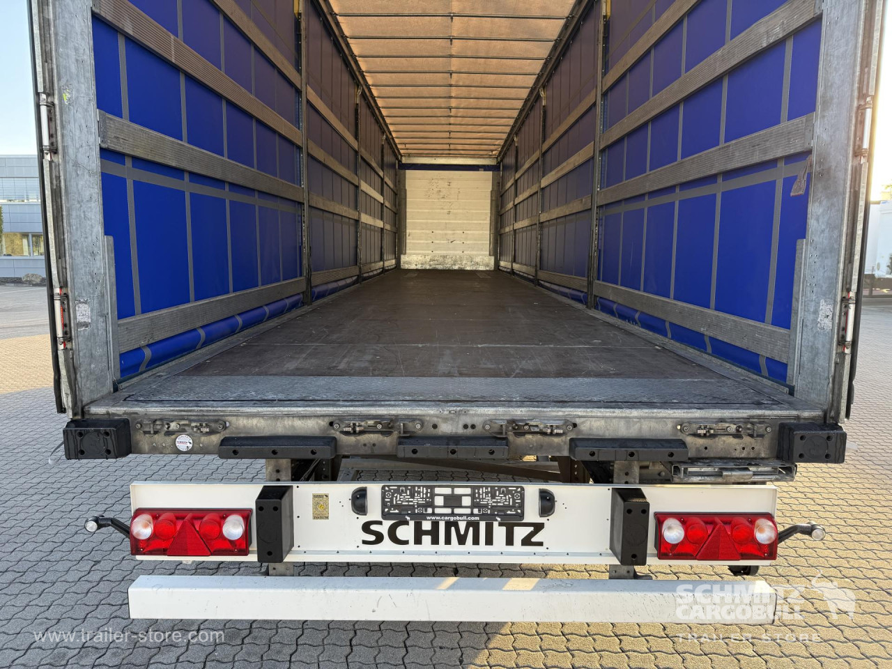 Schmitz Cargobull Curtainsider Standard Getränke 