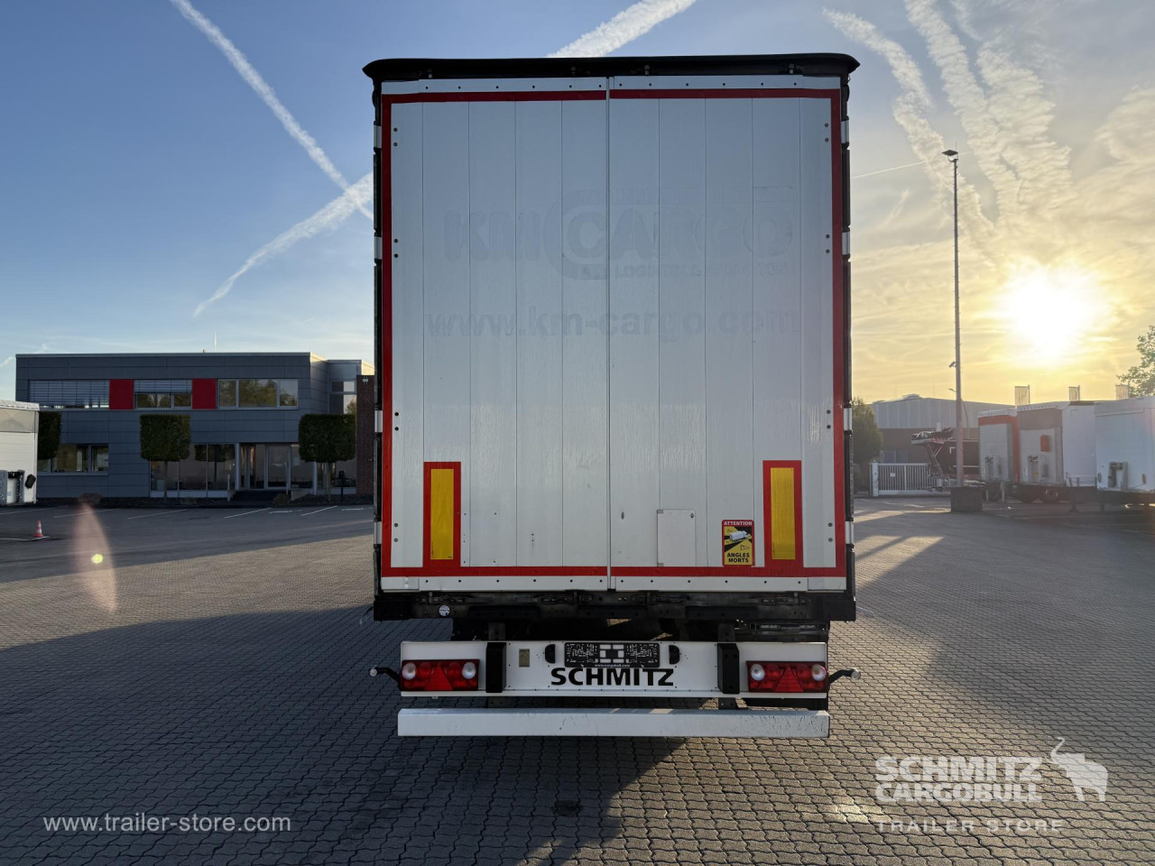 Schmitz Cargobull Curtainsider Standard Getränke 