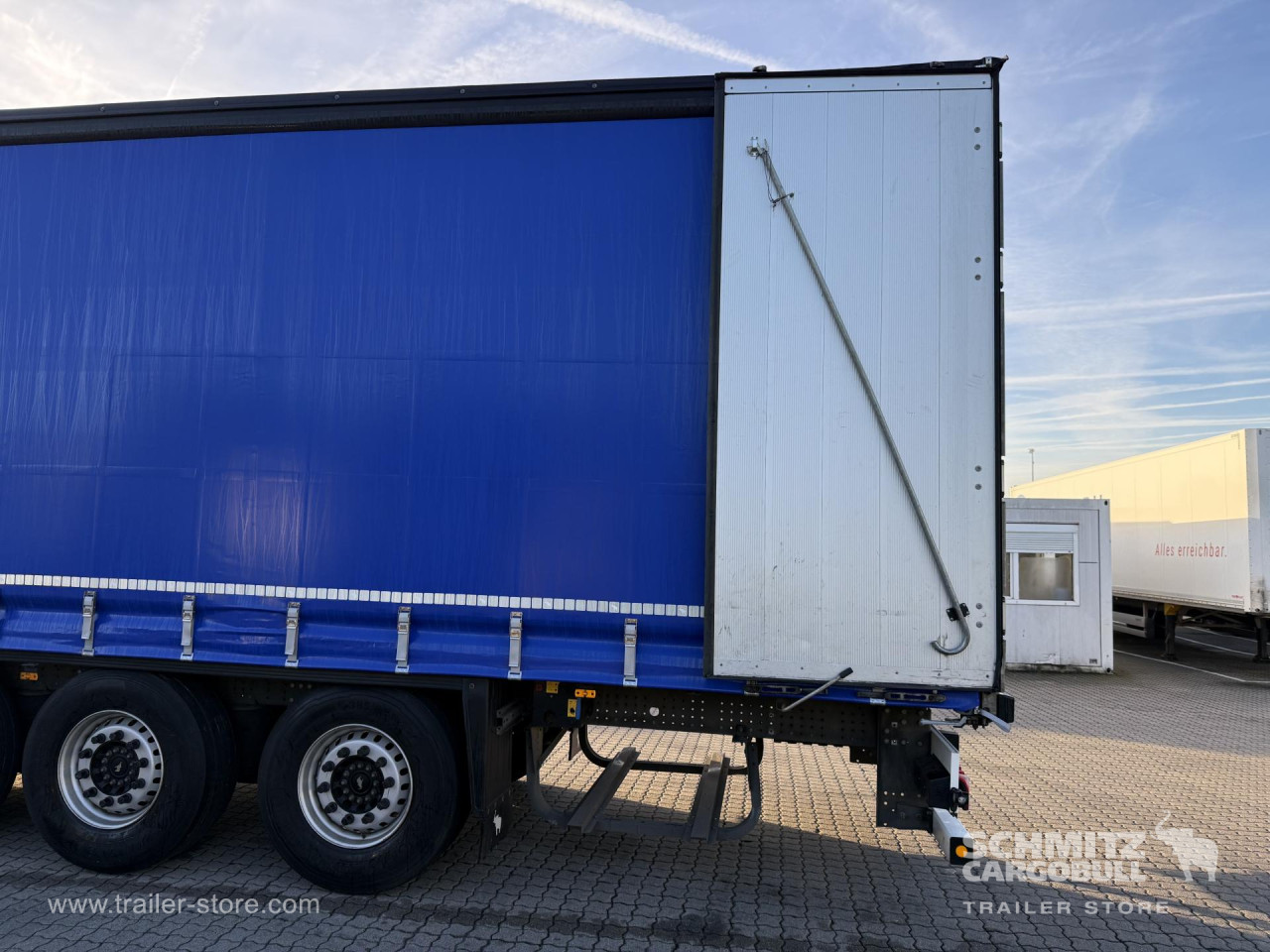 Schmitz Cargobull Curtainsider Standard Getränke 
