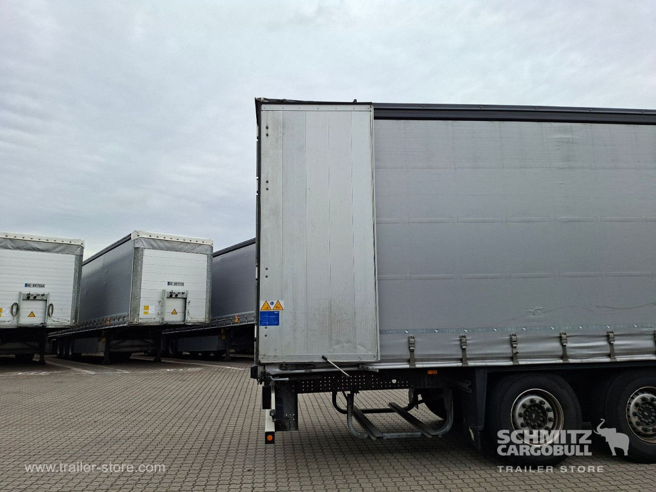 Schmitz Cargobull Curtainsider Standard Getränke 