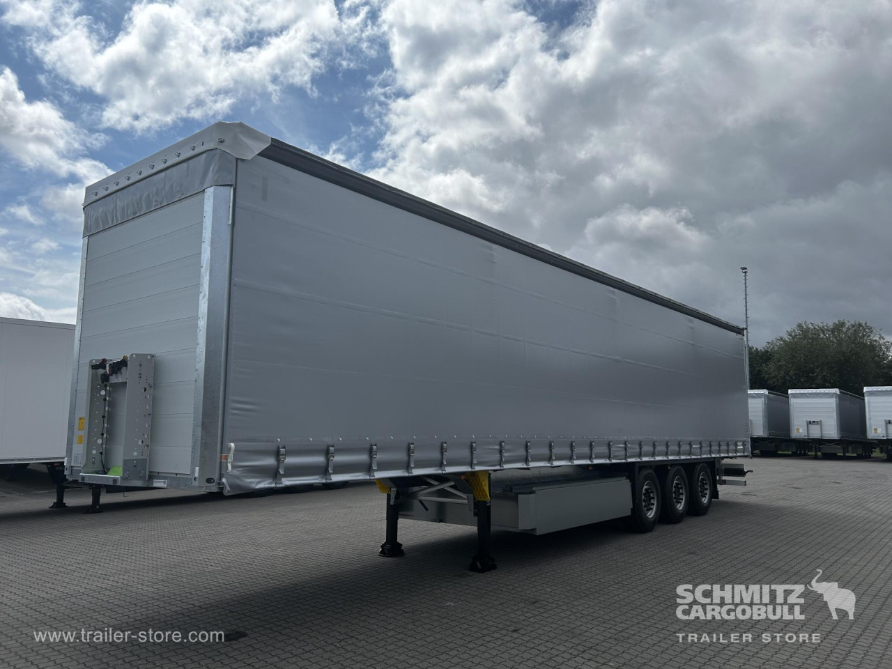 Schmitz Cargobull Curtainsider Standard Getränke 