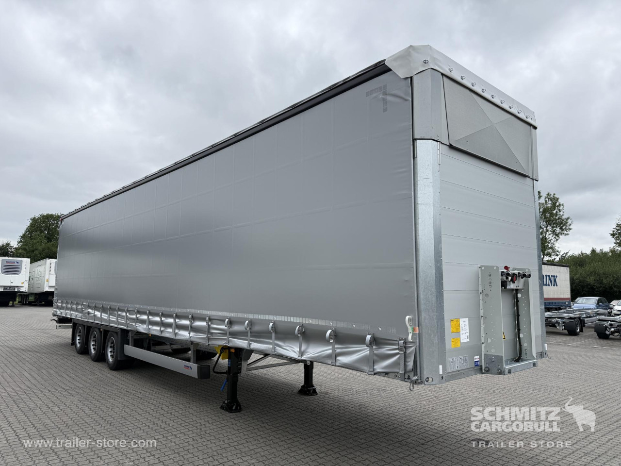 Schmitz Cargobull Curtainsider Mega Getränke 