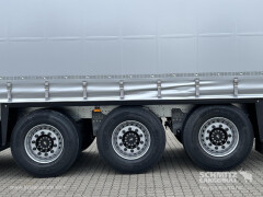 Schmitz Cargobull Curtainsider Standard Getränke 